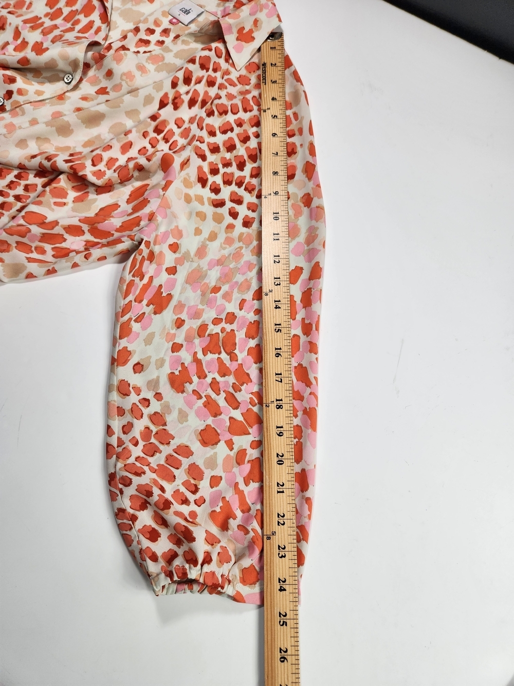 Cabi Style 6081 Animal Print Button Front Blouse Size Large Peach Coral Neutral - Picture 12 of 12
